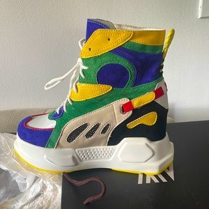 Anthony want mulberry sneakers